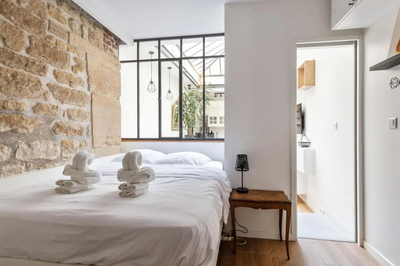 Former Art Studio Under Glass Roof In Strasbourg St-Denis Paris Welkeys Apartamento