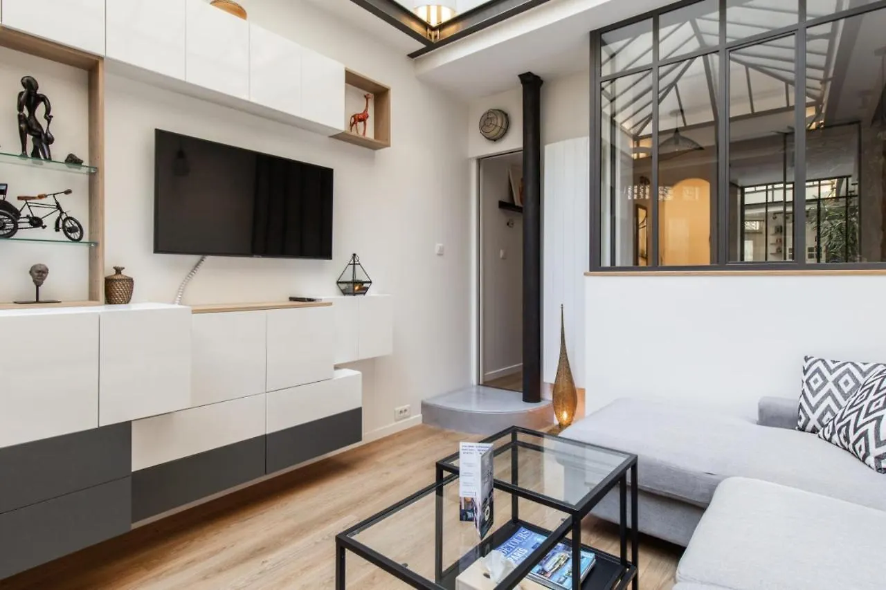 Apartamento Former Art Studio Under Glass Roof In Strasbourg St-Denis Paris Welkeys